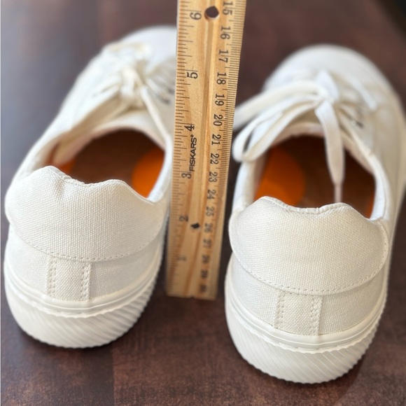 Quince - Eco Cotton Canvas Everyday Sneaker - Picture 15 of 17